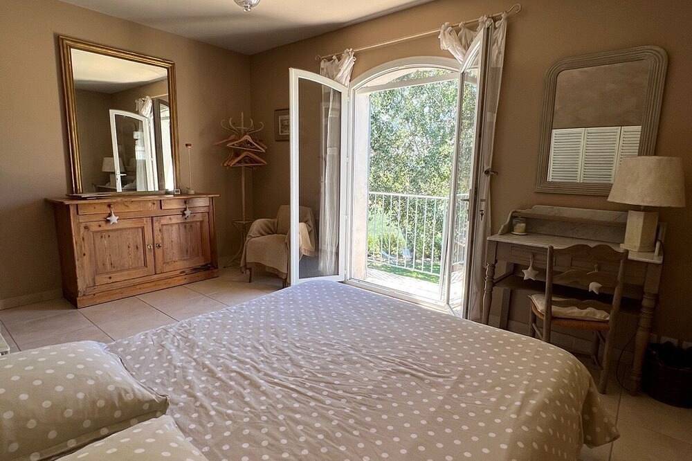 Villa de Charme, à Proximité Immédiate D'uzes et du Pont du Gard in Argilliers, Region de Nimes