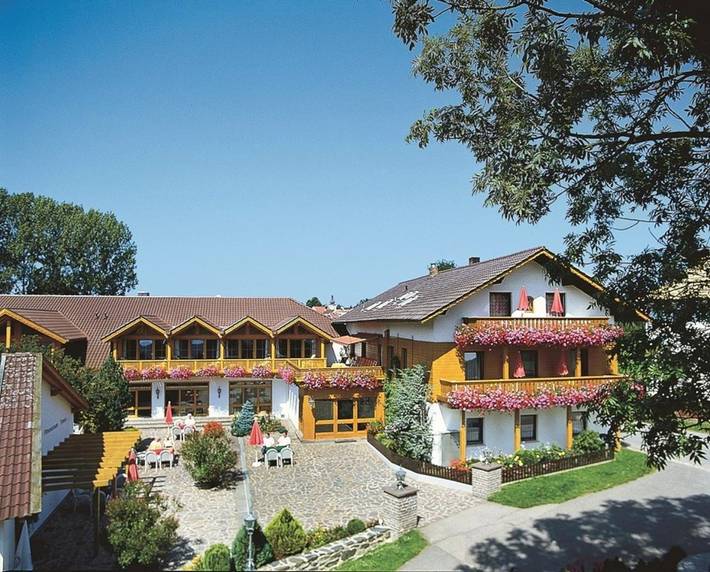 Hotel für 2 Personen, mit Balkon und Terrasse sowie Pool