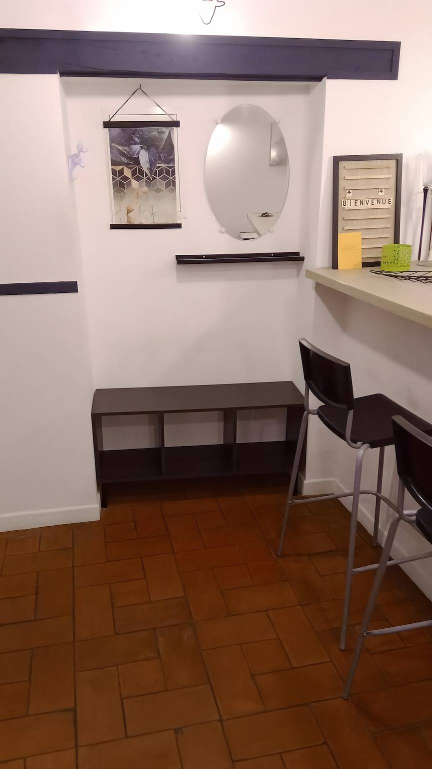 Entire apartment, City Center Forcalquier Apartment with Balcony in Forcalquier, Parc naturel régional du Luberon