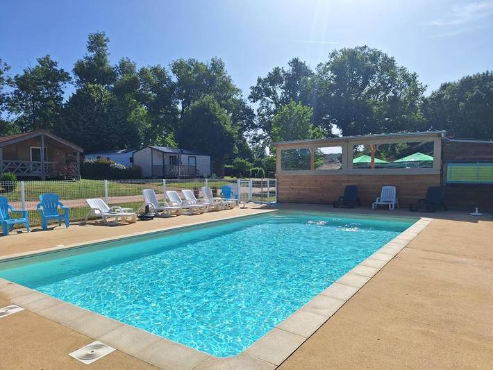Camping pour 4 personnes, avec Terrasse et Jardin ainsi que Piscine et Vue