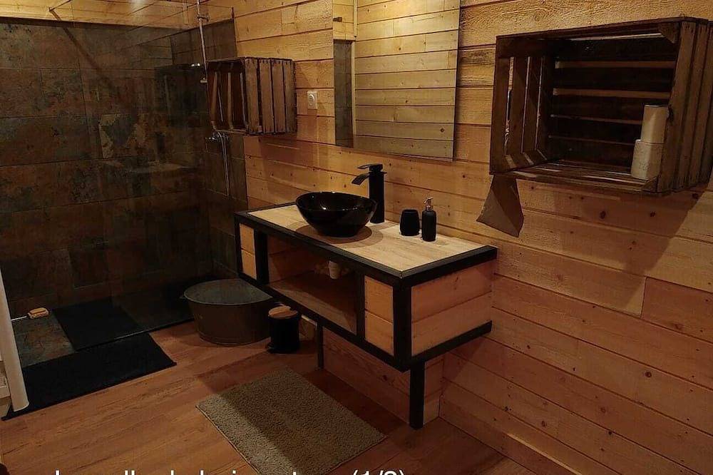 Queyrassian chalet at the foot of the slopes and at the start of hiking trails in Abriès-Ristolas, Queyras