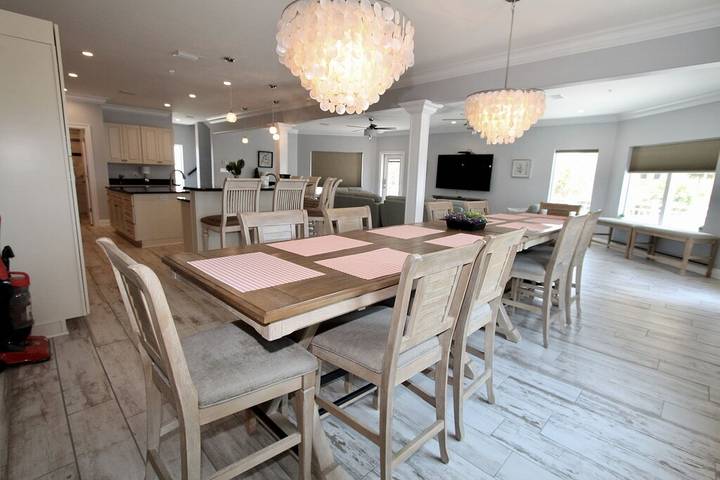 Vacation house for 28 people, with balcony in Alabama