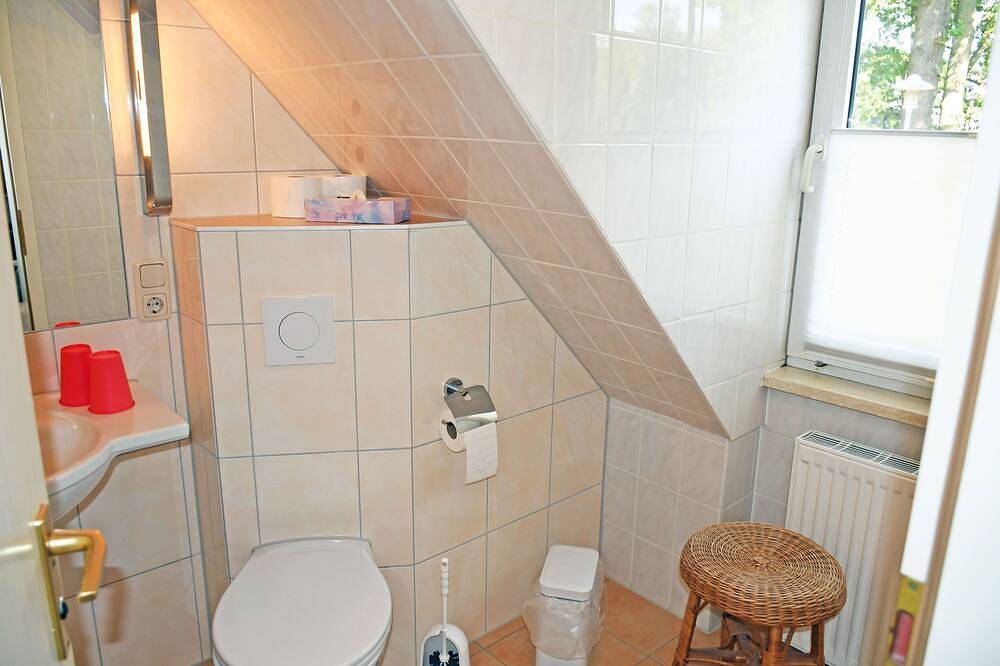 Ganze Wohnung, Ferienwohnung mit Sitzecke im Garten am Bodden in Ralswiek - Ferienwohnung mit in Ralswiek, Bergen auf Rügen und Umgebung