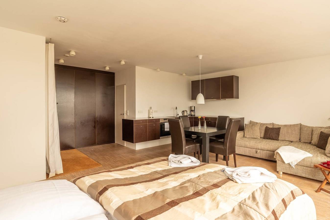 Ganze Ferienwohnung, Sonnenanbeter in Kieler Förde, Kiel