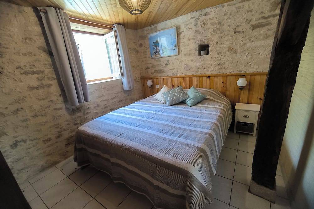 Country house with enclosed garden between Quercy and Périgord in Salviac, Lot