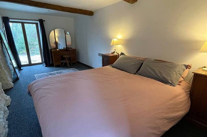 Location de vacances pour 10 personnes, avec piscine à Saint-Nicolas-du-Pélem