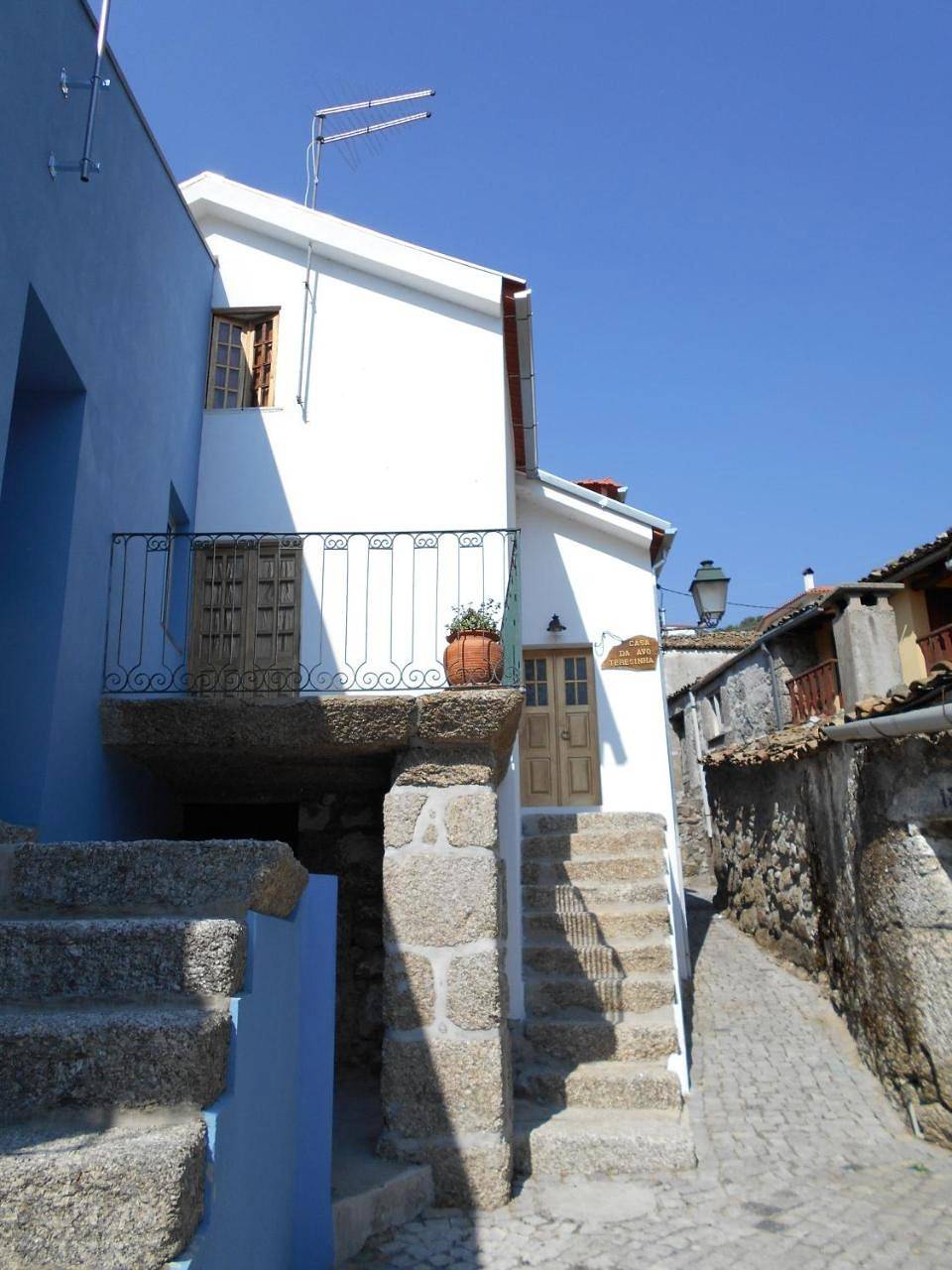 Four-Bedroom Holiday Home in Sabugueiro (Cidade), Serra da Estrela
