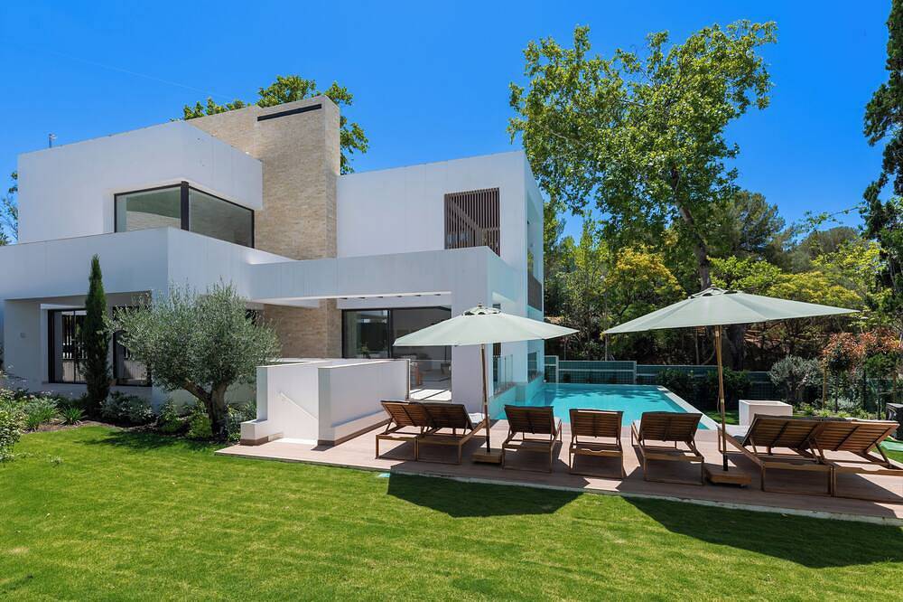 Villa for 12 People in Marbella West, Marbella