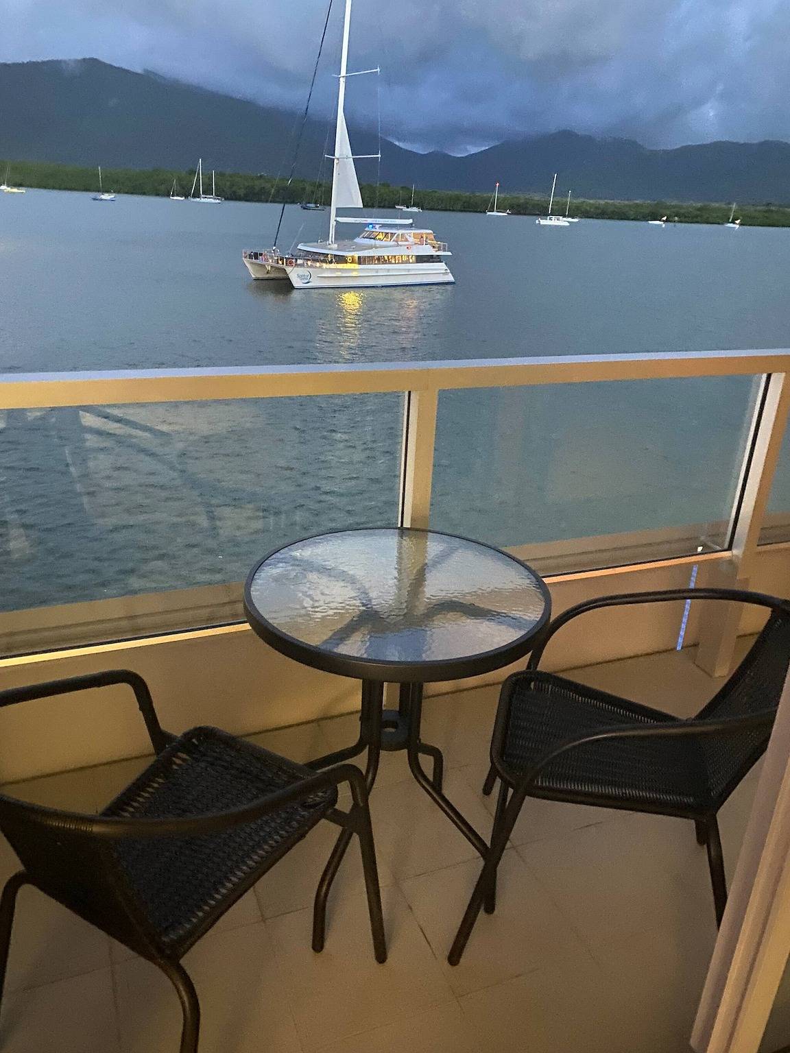Entire apartment, Absolute Waterfront Apartment in Cairns, Far North Queensland
