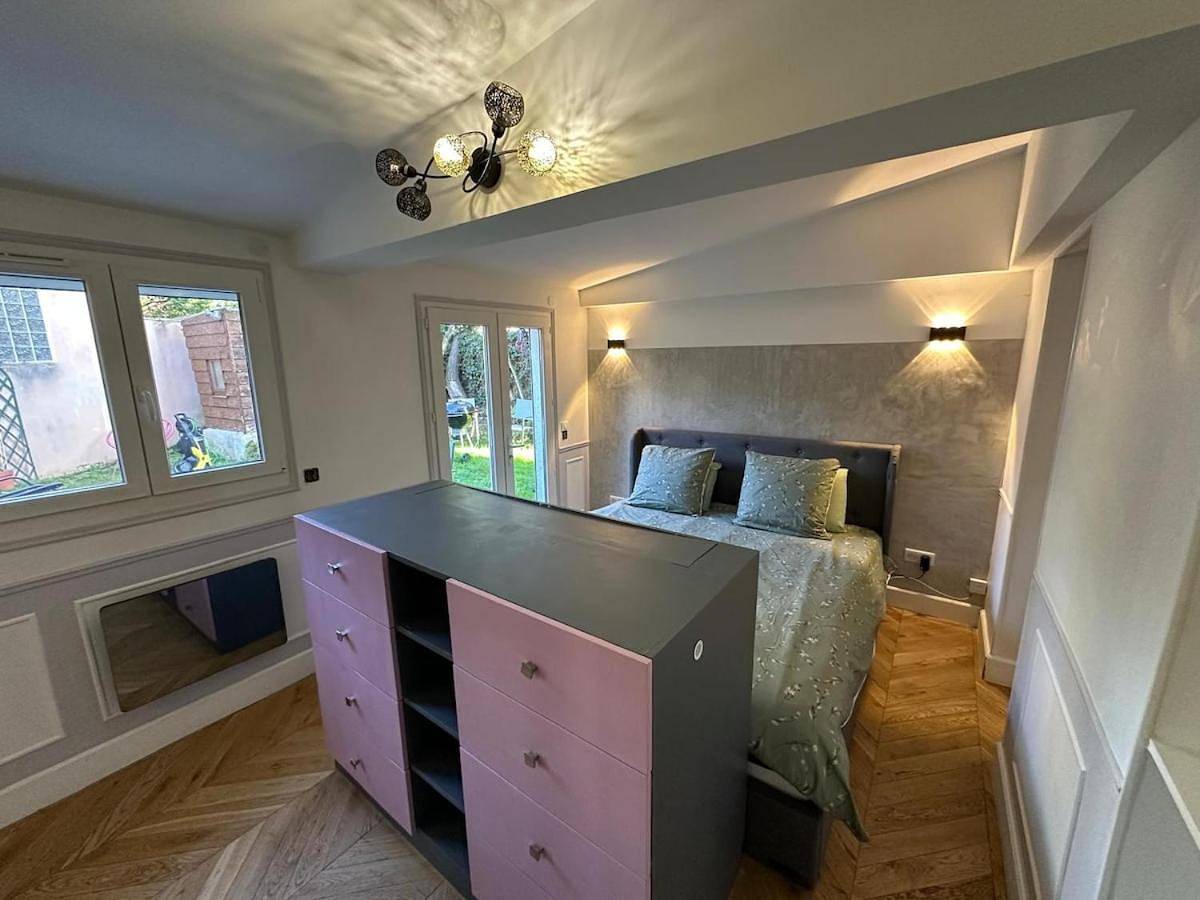 Appartement entier, Apartment with private garden at 5 min to station and Paris 15 min in Chaville, Hauts-de-Seine
