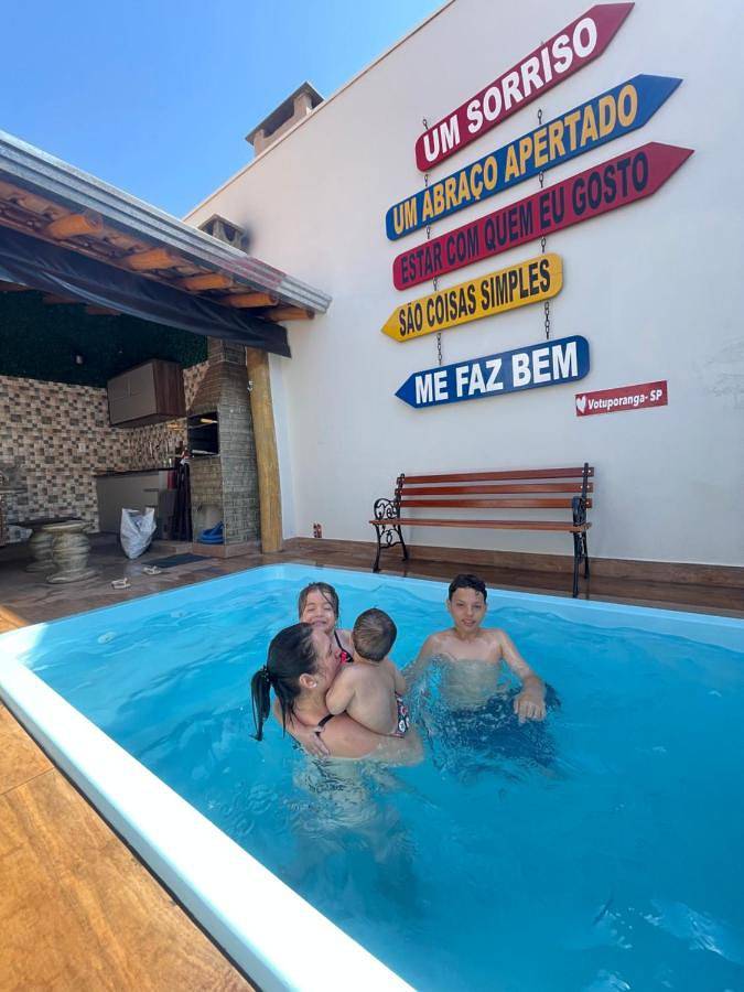 Casas e apartamentos de temporada para 6 pessoas, com vista e balcão e ainda piscina, com animais de estimação em Votuporanga