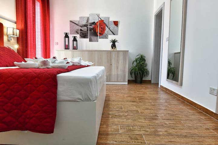 Ganze Wohnung, Ein Bett aus Rosen in Marsalforn, Zebbug