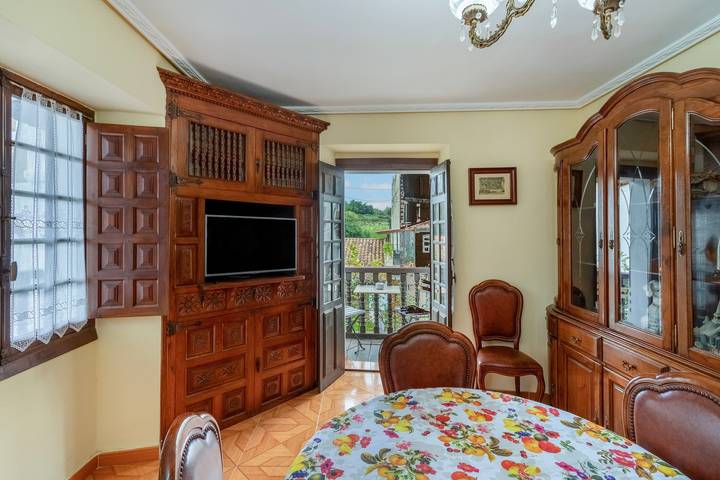 Appartamento intero, Appartamento 'La Torrevia 2' con vista montagna, balcone e Wi-Fi in Santillana del Mar, Costa cantabrica