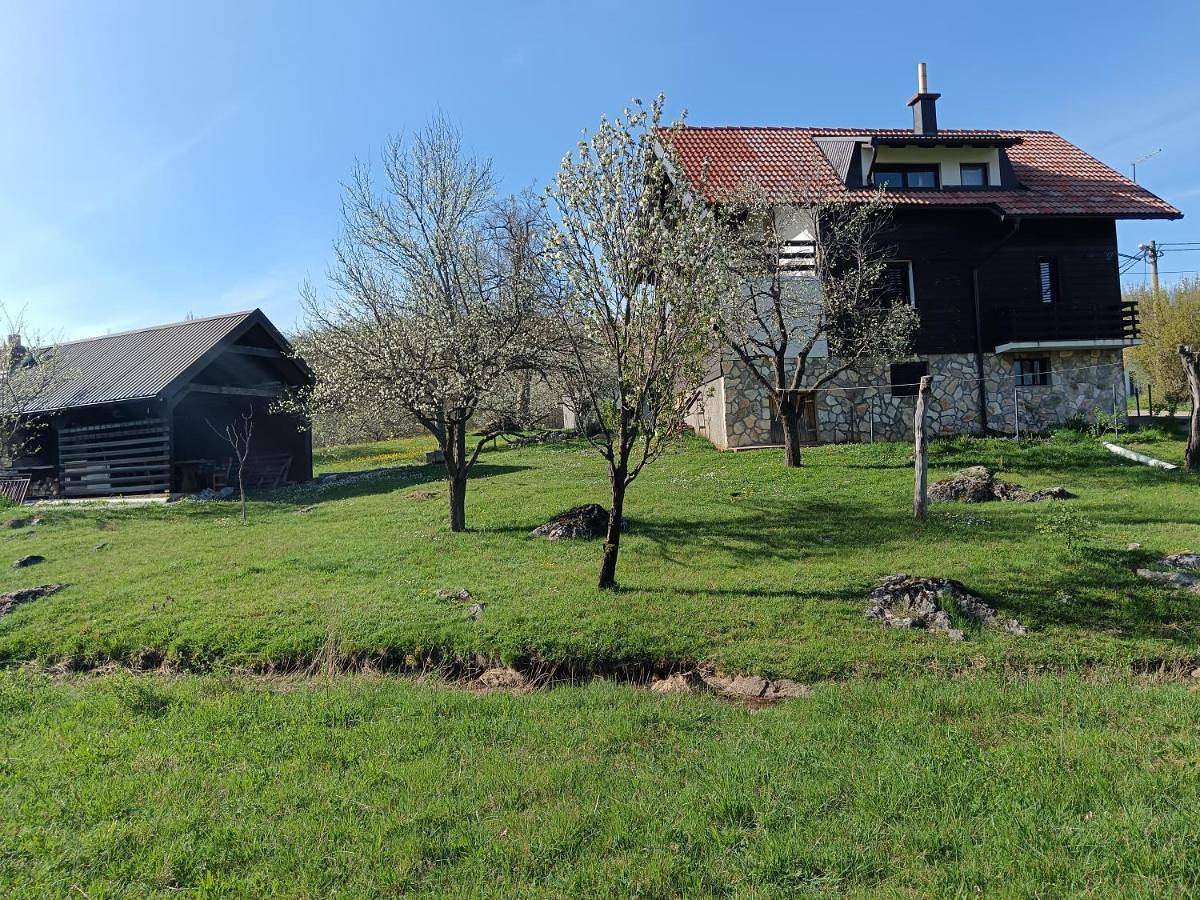 Ganze Wohnung, Two-Bedroom Apartment in Lovinac, Naturpark Velebit
