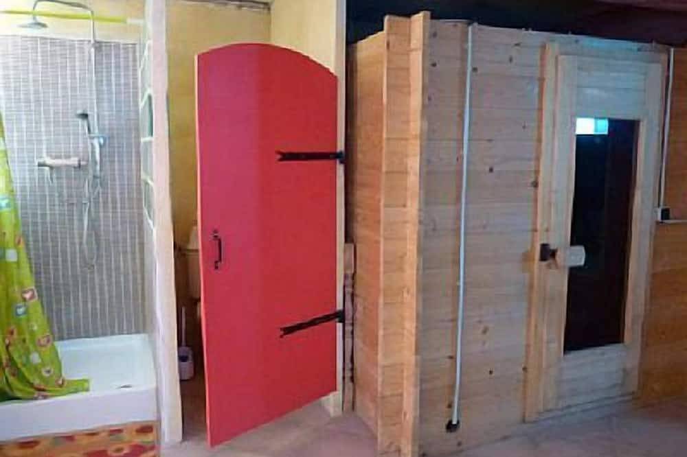 Accommodation in a farmhouse for 1 to 4 people in Le Tignet, Cannes region