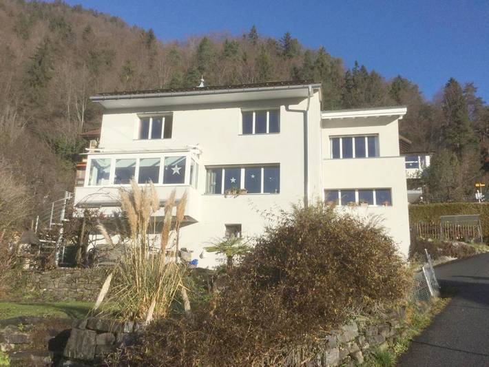Ferienhaus für 6 Personen, mit Terrasse und Garten sowie Seeblick und Ausblick am Thunersee