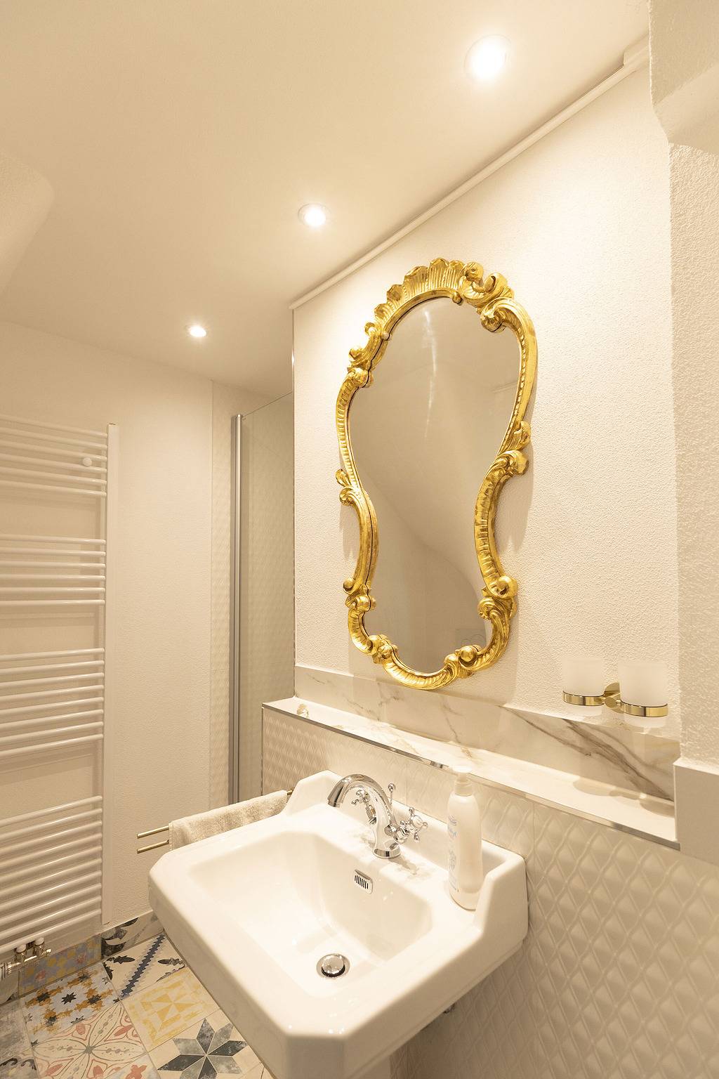 Ganze Wohnung, Ferienwohnung 'Nachtigall' mit Bergblick in Bad Urach, Neckar-Alb