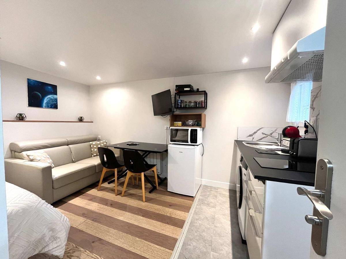 Appartement entier, In The Heart Of The City - Cosy Studio - Close to Rer in Saint-Germain-en-Laye, Yvelines
