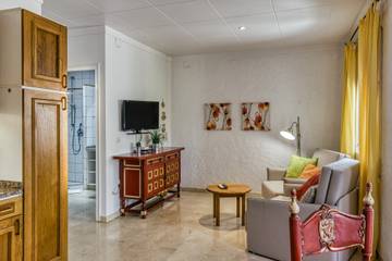 Holiday Rental for 4 People in Castelló d'Empúries, Costa Brava, Photo 4
