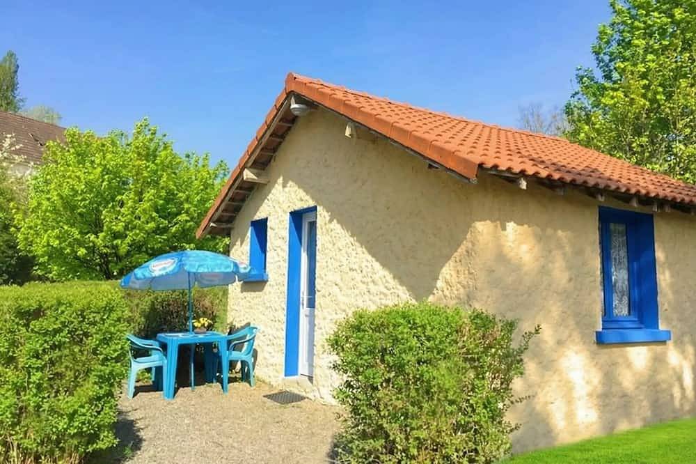 Zecamping 3* espace aquatique toboggans locatif Tv 20m2 2 pers in Saint-Honoré-les-Bains, Naturpark Morvan