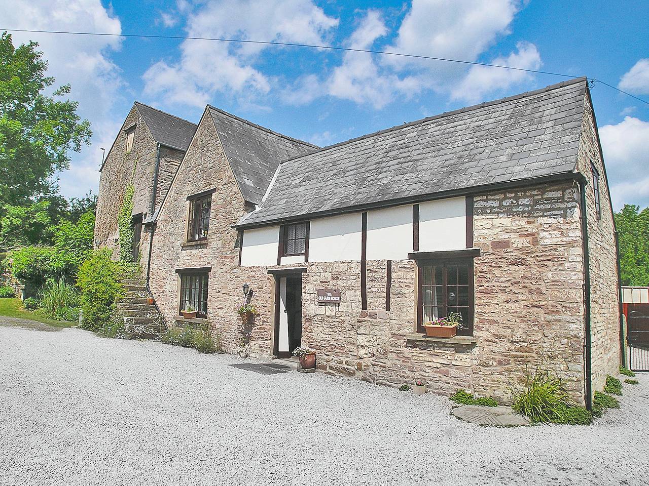 Log Cabin for 8 People in Gloucestershire