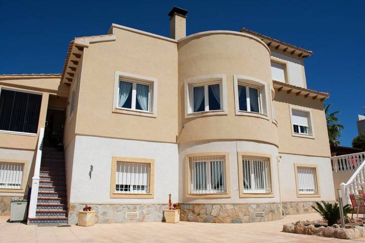 Casa de huéspuedes para 2 personas, con Terraza y Jardín además de Piscina y Vistas en Orihuela
