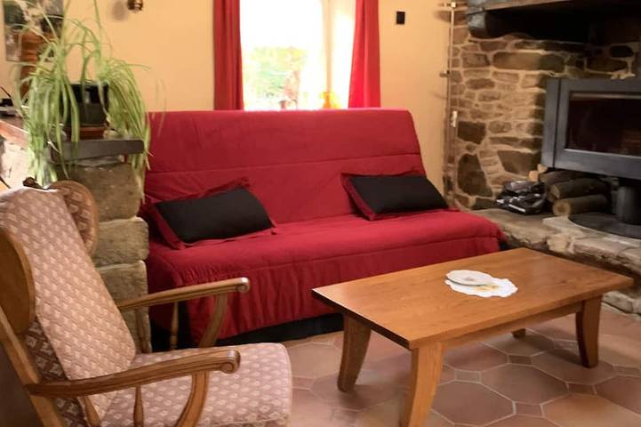 Petite maison en pierres dans le Finistère, Animal accepté, 1/2 h de la côte in Leuhan, Région de Châteaulin