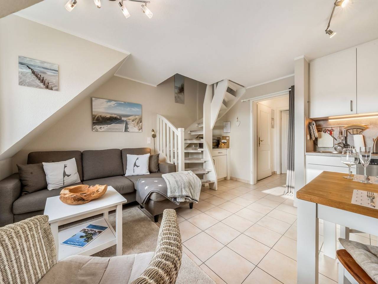 Ganze Ferienwohnung, Lh Dünenblick Wohnung 9 - Strandnahe 3-Zimmer-Wohnung mit ca. 55 m² unter Reet, für bis zu 4 Personen in Wenningstedt, Sylt