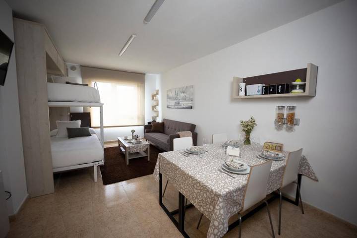 Apartamento para 4 personas, con Balcón además de Terraza y Vistas en Padrón