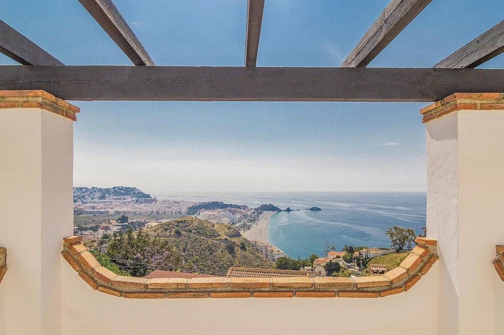 Bonita casa en Almuñécar in Playa San Cristobal, Almuñecar