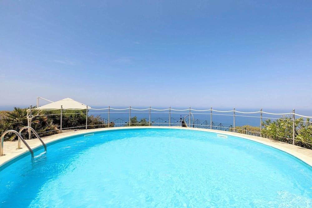 Pizzo Castellaro - Due Camere da Letto Villa, Ospiti Massimo 4 in Acquedolci, Monti Nebrodi