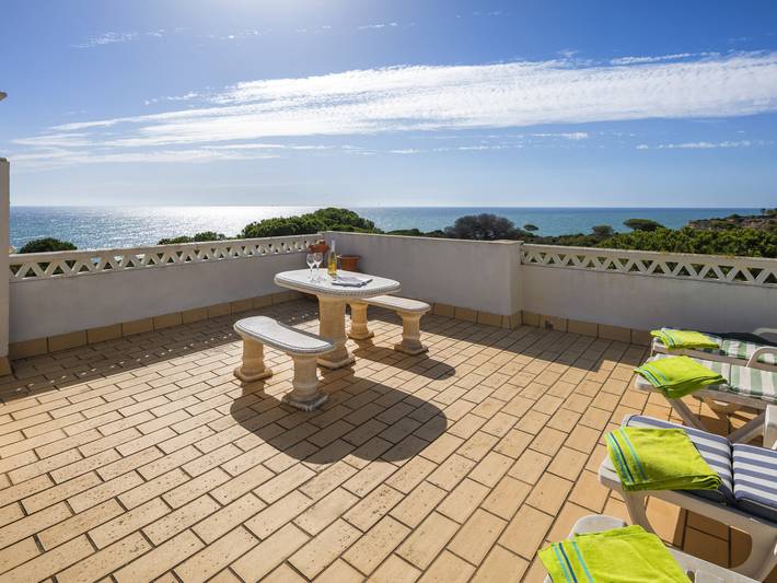 Casa de férias para 4 pessoas, com Varanda e Terraço e ainda Jardim and Piscina em Benagil
