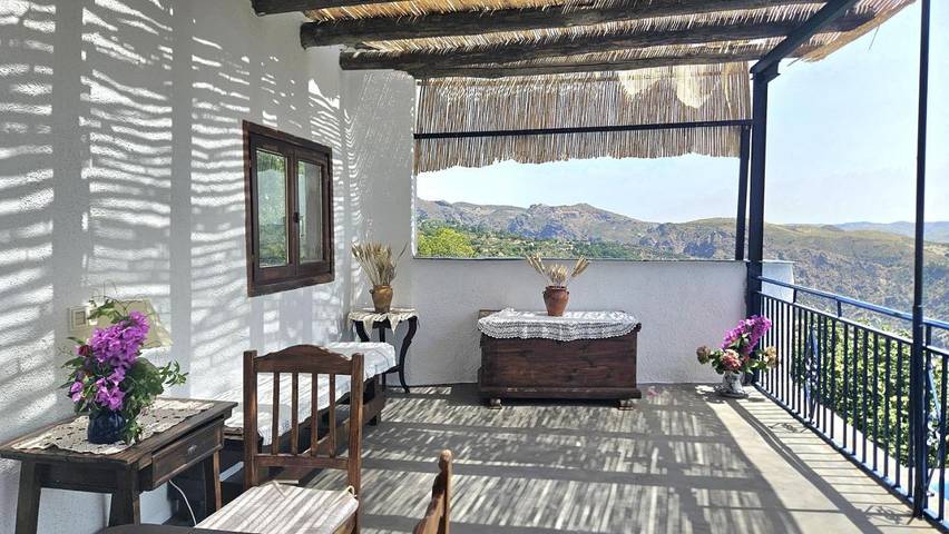 Maison de campagne pour 2 personnes, avec terrasse ainsi que vue et piscine, animaux acceptés dans Pitres