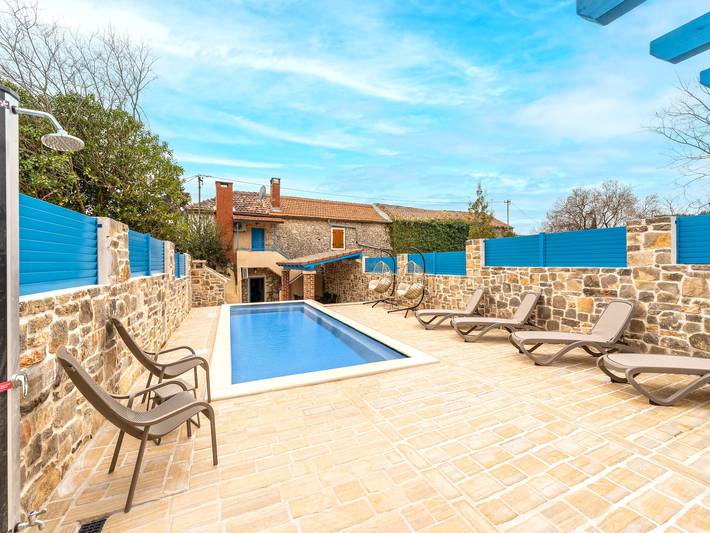 Ferienhaus für 6 Personen, mit Balkon/Terrasse und Pool, mit Haustier in Sukosan