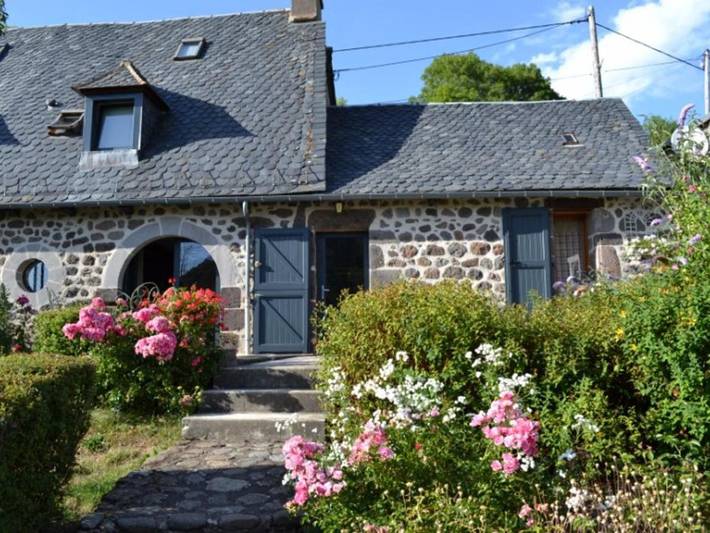 Location de vacances pour 8 personnes, avec jardin à Mandailles-Saint-Julien - 2