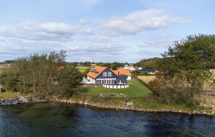 Luxus-Ferienhaus für 24 Personen, mit Whirlpool und Terrasse sowie Pool und Sauna in Dänemark