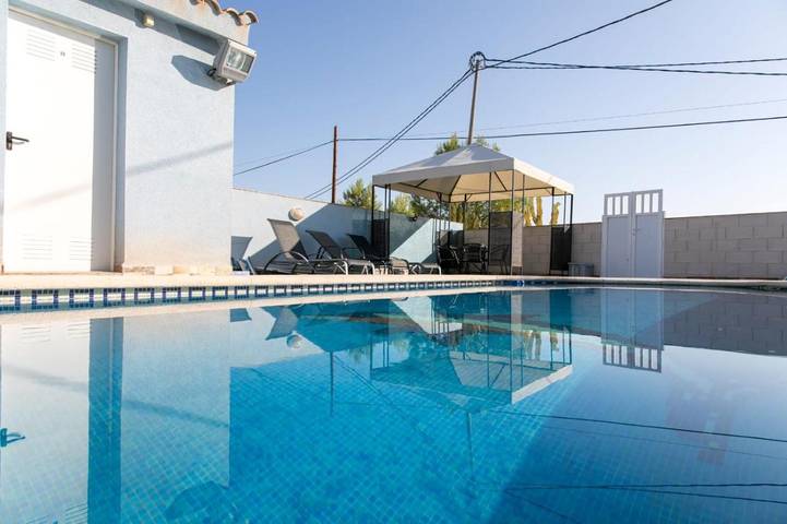 Apartamento para 2 personas, con Balcón y Terraza además de Piscina y Vistas en Mula 