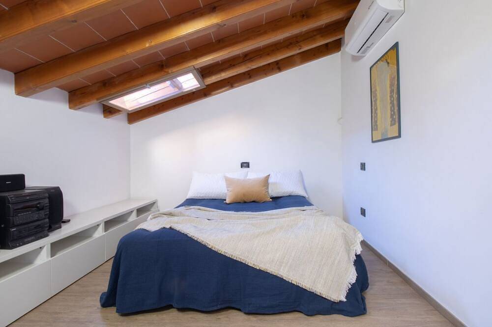 Entire apartment, Guesthost - Valeggio sul Mincio Two-Levels Apt X6! in Valeggio sul Mincio, Verona Province