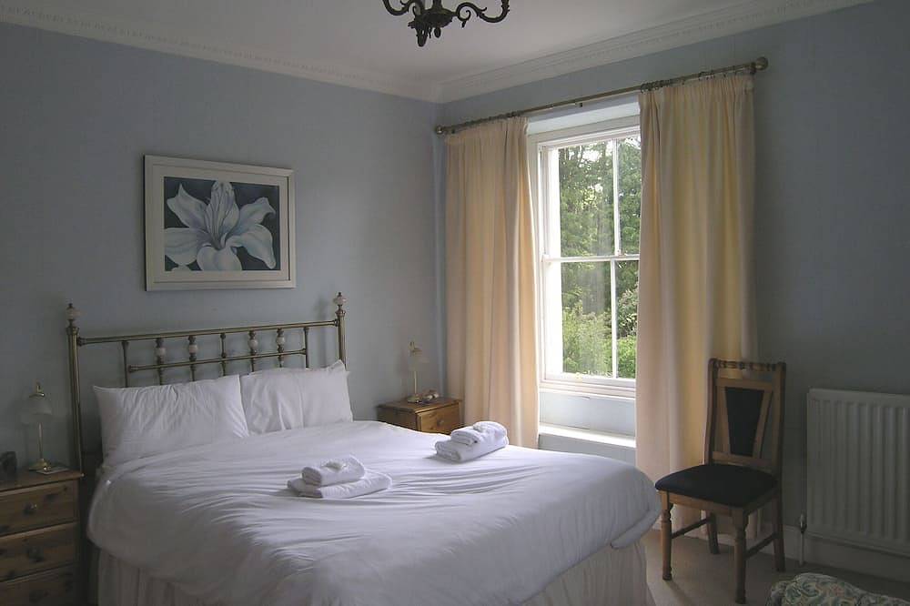 Luxury Grade Ii Listed Georgian Farmhouse Set In Extensive Gardens in Slapton, South Devon