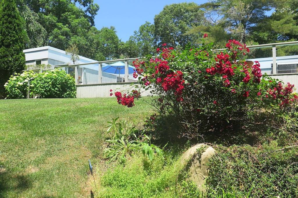 Familienfreundliches Haus, großer beheizter Pool geöffnet bis Mitte Oktober, Landschaftsgärten in Northwest Harbor, Hamptons