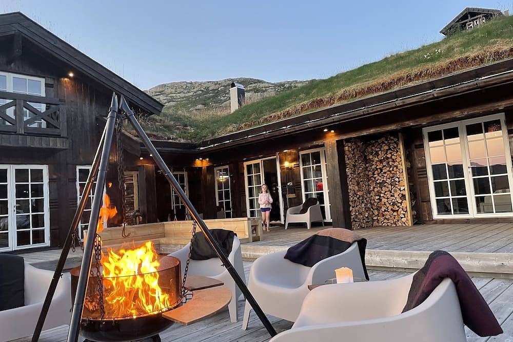 Eksklusiv familiehytte, 13 seng, panorama, sol hele dagen Turløyper like utenfor in Kvinesdal