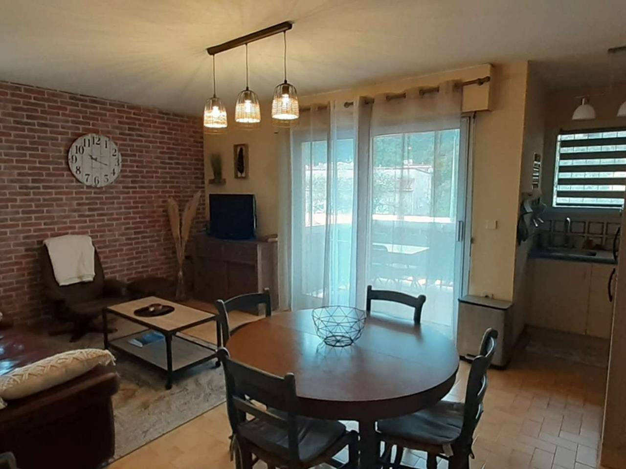 Appartement entier, Joli F2 avec balcon, parking et proche Thermes in Amélie-les-Bains-Palalda, Région de Céret