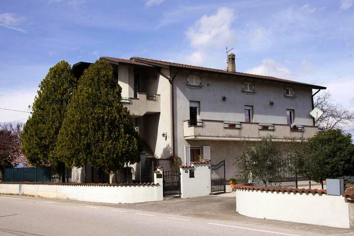 Chambre d’hôte pour 3 personnes, avec vue ainsi que terrasse et jardin à Assise - 2