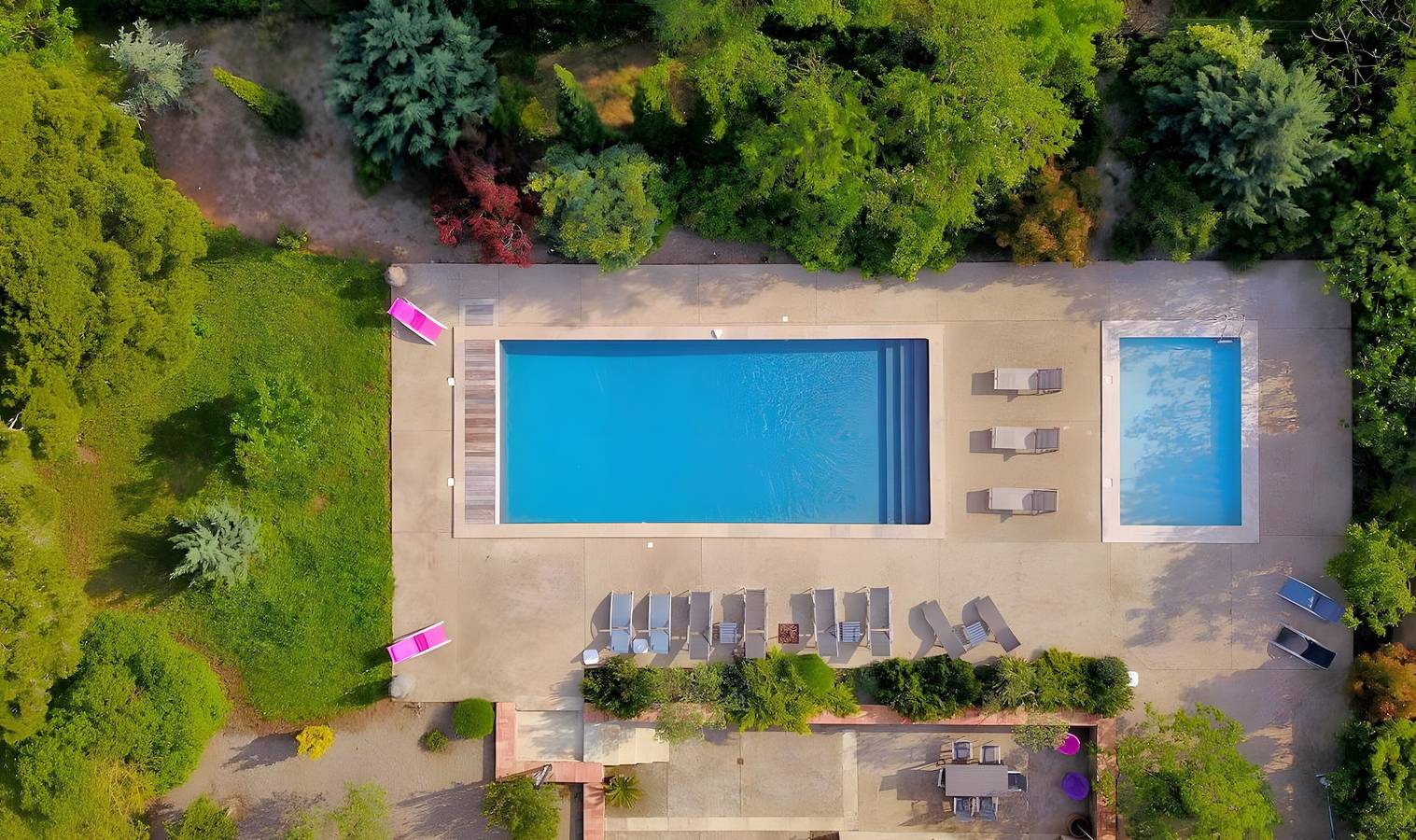 Historic Dovecote with Shared Pools on a Vineyard Estate in Trèbes, Carcassonne region