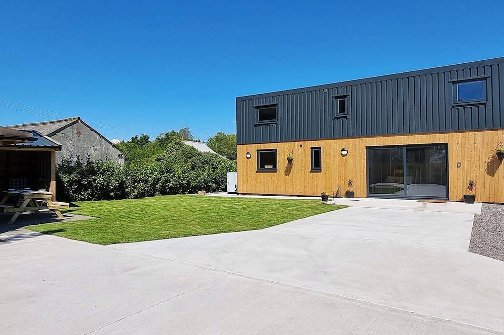 5 bedroom accommodation in Somerton in Somerton (Somerset), Somerset