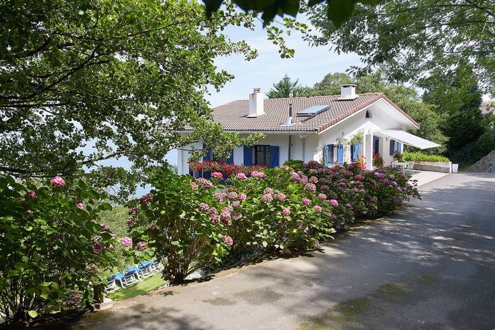 Chalet para 12 personas, con Balcón además de Terraza y Jardín en el País Vasco - 2