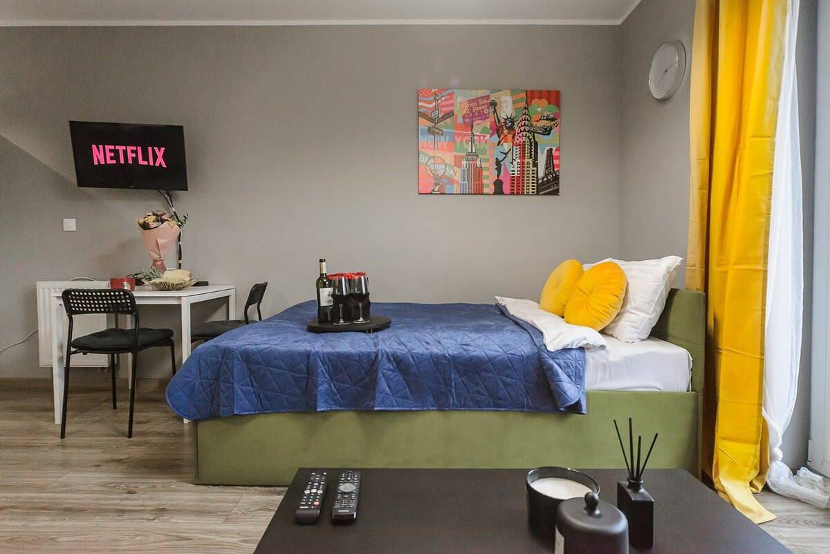 Entire apartment, Lumina modern studio with balcony in Łódź, Lodz Region