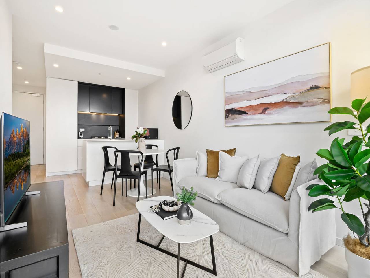 Entire apartment, South Yarra Stay with Balcony Views in South Yarra, Melbourne