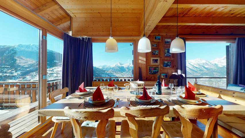 Ferienhaus für 10 Personen, mit Balkon und Terrasse sowie Garten im Wallis
