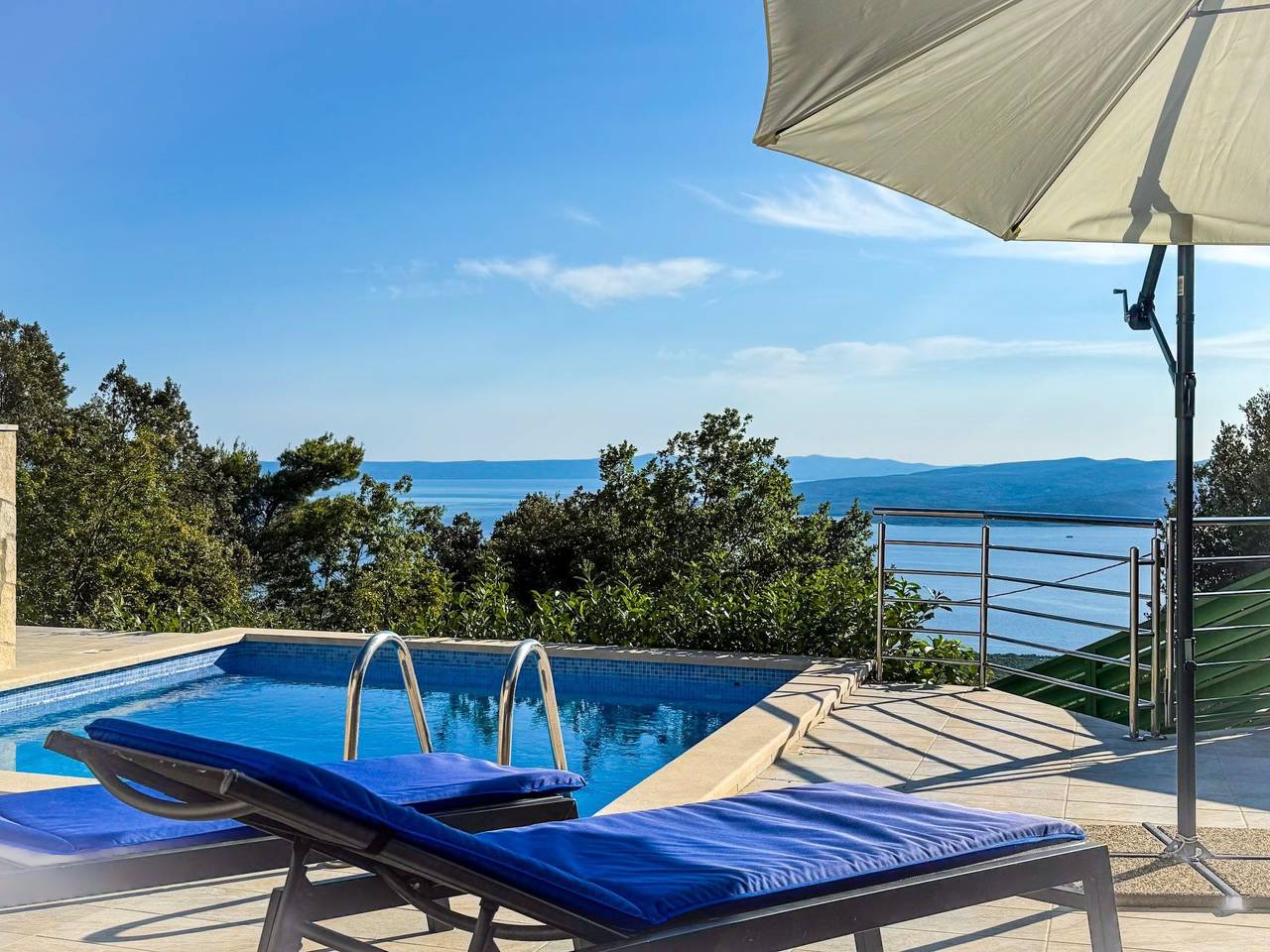 Günstiges Ferienhaus mit Pool und Meerblick in Baska Voda, Makarska Riviera